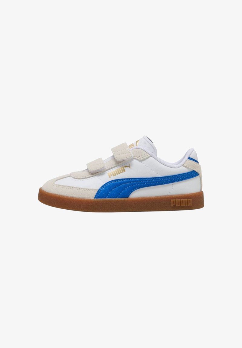 Sneaker bianco con dettagli blu, particolari beige e suola in gomma marrone. Presenta una striscia in velcro e un logo dorato sul lato e sulla linguetta.