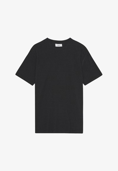 Sort kortærmet t-shirt i blødt bomuldsstof, med rund halsudskæring og en afslappet pasform. Enkel design uden synlige mønstre eller detaljer.