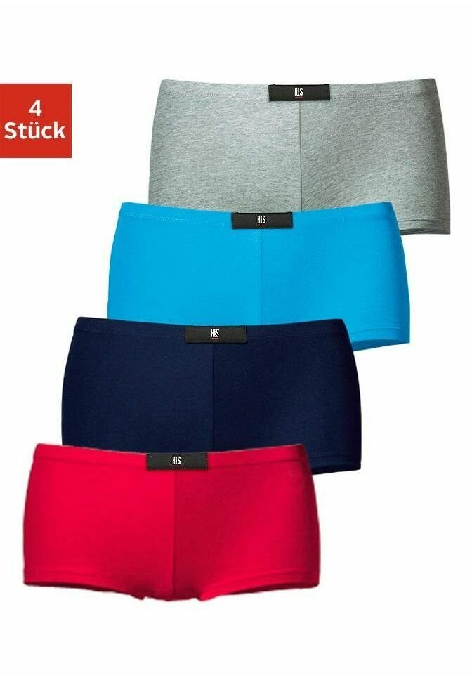 Quatre paires de shorts hipster en gris, bleu, marine et rouge. Fabriqués en tissu doux avec des ceintures noirs à logo. Chaque paire a un design simple.