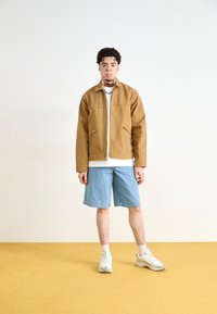 Thumbnail Image 3