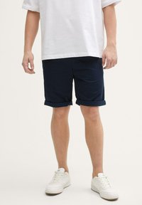 TOM TAILOR DENIM REGULAR MIT GUMMIBUND - Farmer rövidnadrágok - sky captain blue