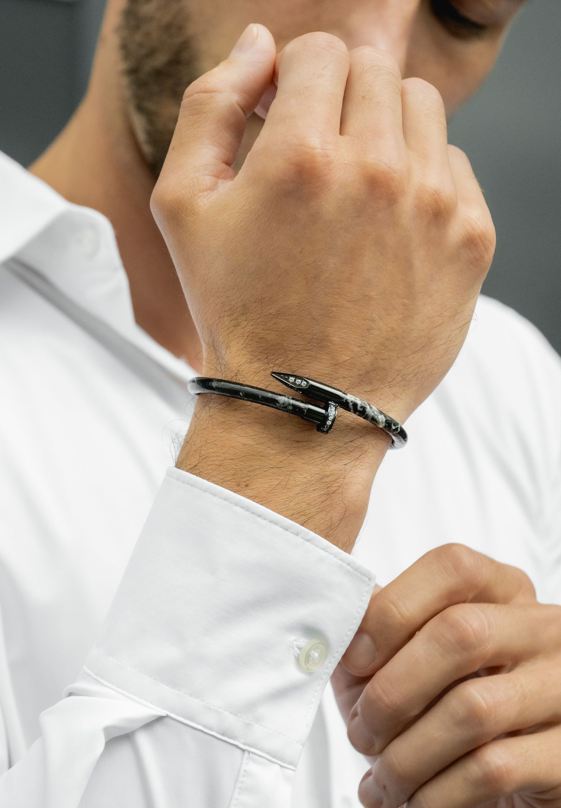 Experte Sanierung Ale nagel armband Ein Picknick haben Entfremden Bad