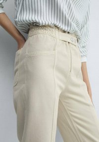Mango Vaqueros rectos - off-white