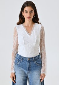 Unausgewählt, white