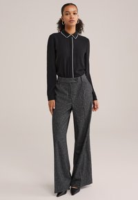 WE Fashion Užsagstoma palaidinė - black