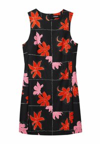 Šaty bez rukávů ve tvaru A, vyrobené z černé látky s červenými a růžovými květinovými vzory a bílými švy. Kulatý výstřih, zapínání na zip na zádech.