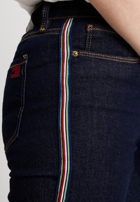 Tommy Hilfiger Vaqueros pitillo - blue denim