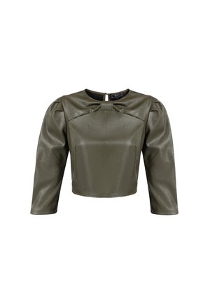 Haut en cuir vert olive, court, avec des manches longues, des détails épaules bouffantes et un accent nœud au niveau de l'encolure, doté d'une fermeture éclair discrète.