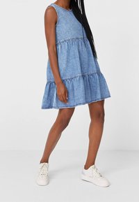 Stradivarius Farkkumekko - light blue