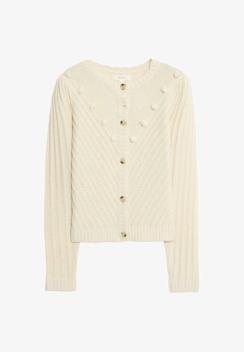 Cremfarbener Strickcardigan mit strukturiertem Rautenmuster, Rundhalsausschnitt, Knöpfen vorne und Pom-Pom-Akzenten an den Schultern.