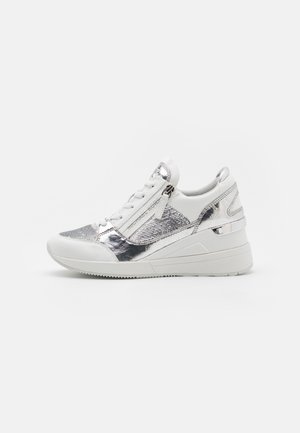 DARBY WEDGE TRAINER - Sneakers low - silver