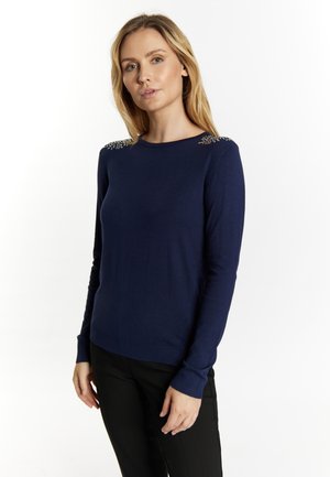 Marine blauwe gebreide trui met lange mouwen, ronde hals en decoratieve kraalaccenten op de schouders. Glad textuur en slimfit ontwerp.
