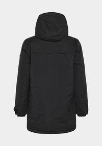 Veste isolante noire avec capuche, dotée d'un tissu extérieur lisse, d'une coupe droite et de poignets réglables. La conception à l'arrière ne présente aucun logo visible.