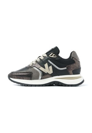 Trainers - black
