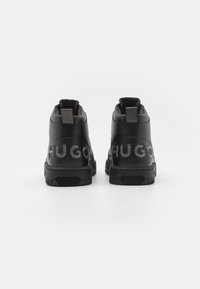 HUGO KILIAN - High-top trainers - black