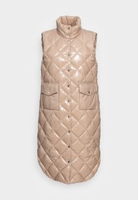 Beige pufferväst med glänsande yta, diamantquiltad mönster, hög krage, framknappar och två framfickor med lock.