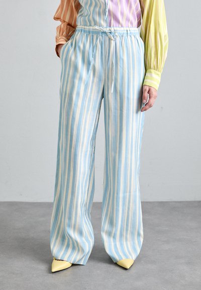 Stine Goya EMI - Kalhoty - light blue/offwhite