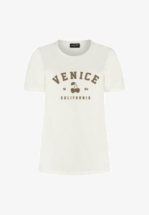 Wit T-shirt met korte mouwen en bruine tekst "VENICE," kersenafbeelding, "19 94," en "CALIFORNIË" op de voorkant.