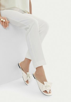 Gino Rossi, GINO ROSSI WOMEN'S FLIP-FLOPS WHITE - Pantofle - white
