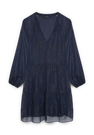 Marineblauwe jurk met een V-hals, lange pofmouwen en een gelaagde zoom. Gemaakt van een gestructureerde stof met metallic garen accenten.