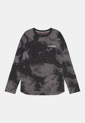 Langärmliges schwarzes und graues Camouflage-Shirt mit sechseckigem Muster und weißem Lamborghini-Logo auf der linken Brust.