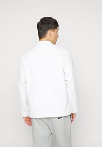 Nike Sportswear CHORE COAT - Chaqueta fina - phantom/black