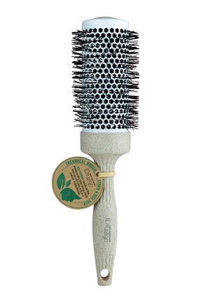 Brosse thermique ronde avec poils noirs, fût blanc ventilé, poignée beige texturée et une étiquette circulaire marron attachée.