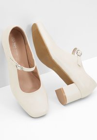 bonprix SPANGEN - Decolleté - white