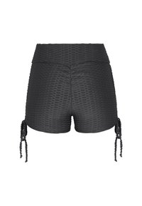 Černé texturované kraťasy s přiléhavým pasem a bočními šňůrkami. Materiál obsahuje vyvýšený vzor, který přidává na vizuálním zájmu.