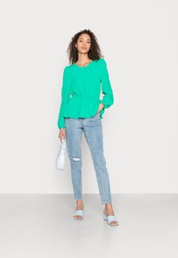 ONLY ONLMETTE O NECK - Blusa - simply green