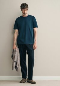 Next REGULAR FIT SIGNATURE SUPIMA  - Basic póló - navy