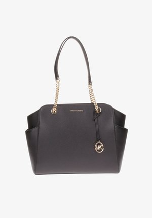 Borsa a tote in pelle nera con finitura a pallini, dettagli in catena dorata e charm con logo. Presenta doppie spalline e tasche laterali.