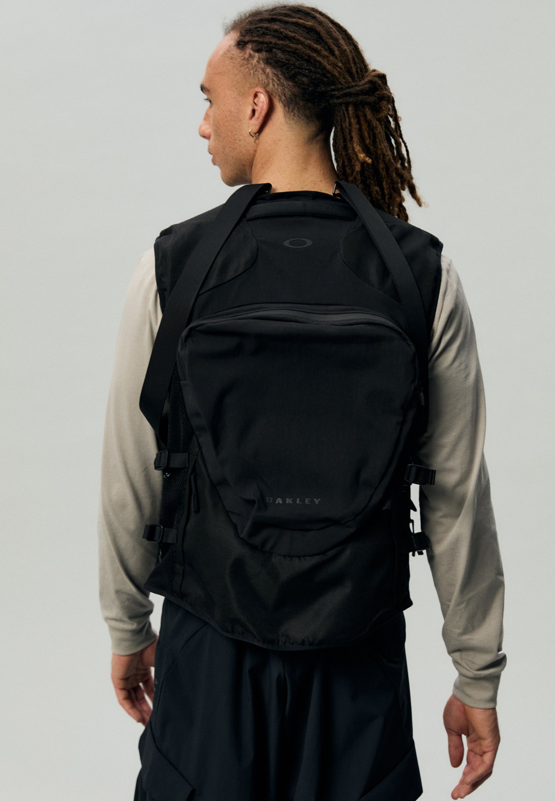 トップス OAKLEY LATITUDE ARC VEST Oakley Latitude Arc Vest - Blackout | Oakley® US