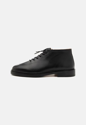 PIO UNISEX - Casual lace-ups - black
