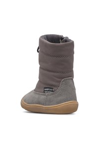 Graue Knöchelboots aus Wildleder und Stoff, mit gepolstertem Schaft, elastischem Zugband und einer strapazierfähigen Gummisohle mit strukturierten Griffflächen.