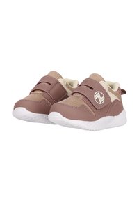 Sportliche Kinderschuhe in Braun- und Beigetönen, aus Netz- und Synthetikmaterialien, mit Klettverschlüssen und weißen Gummisohlen.