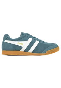 Gola sneakers i teal mockask med vita ränder och logotyp, som har en texturerad gummisula och snörfrontdesign.