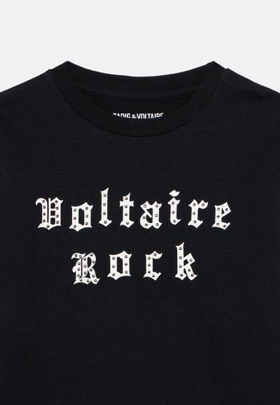 Svart bomull T-skjorte med hvit gotisk stil tekst "Voltaire Rock" med nagledetaljer. Rund hals med en myk tekstur.