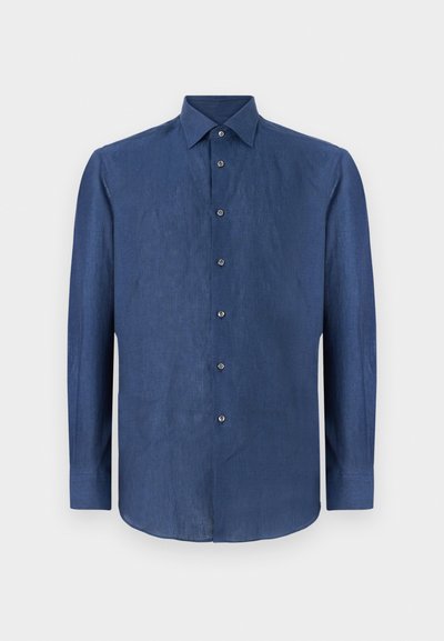 Camisa de manga longa azul-escura, feita de um tecido ligeiramente texturizado. Apresenta um colarinho clássico e seis botões na parte da frente.