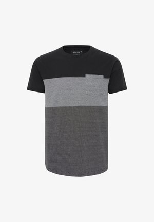 Kortærmet T-shirt lavet af bomuld, med en sort topsektion, grå midte og stribet sort bund. Indeholder en brystlomme.