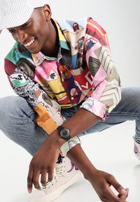 Swatch GOLDEN TAC - Uhr - black