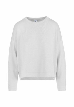 Maglione bianco semplice a maniche lunghe con scollo rotondo, vestibilità rilassata e polsini a coste, mostrato su sfondo semplice.