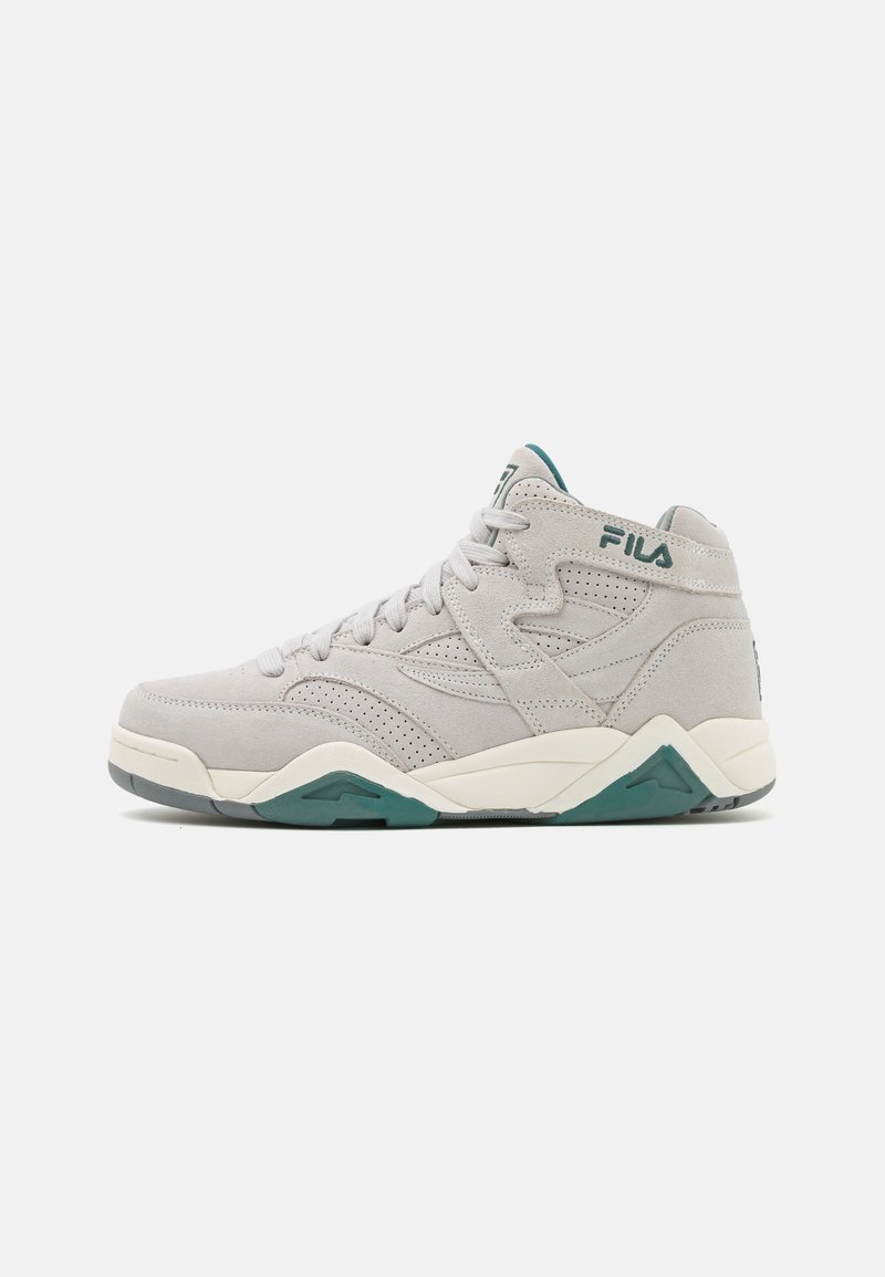 Sneaker high-top in suede grigio con suola bianca e dettagli in teal. Presenta un design laterale perforato, chiusura con lacci e collarino imbottito.