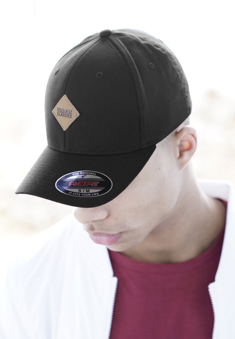 Urban Classics Naģene - black