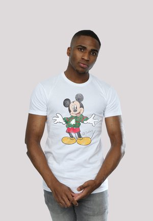 Hvit bomulls T-skjorte med et fargerikt graphic av Mickey Mouse i en rød og grønn genser med gule sko. Slim-fit design.