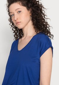 Pieces PCBILLO TEE SOLID - Základné tričko - royal blue