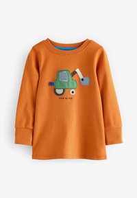 Chemise à manches longues en coton orange avec un tracteur vert brodé possédant une benne et des accents bleus, le texte indique "il est temps de creuser !"