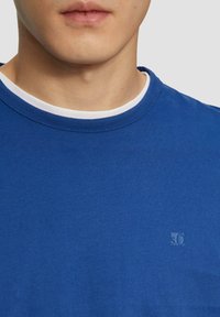 s.Oliver MIT LOGO-DETAIL - Langarmshirt - ozeanblau