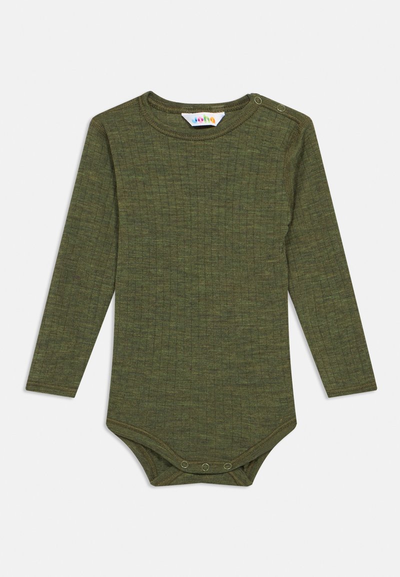 Dječji bodi s dugim rukavima u maslinasto zelenoj boji, rebraste teksture, s kopčama na ramenu i u preponskom dijelu za jednostavno oblačenje.