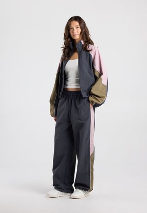 America Today, BLAZER - Trainingsvest - grey